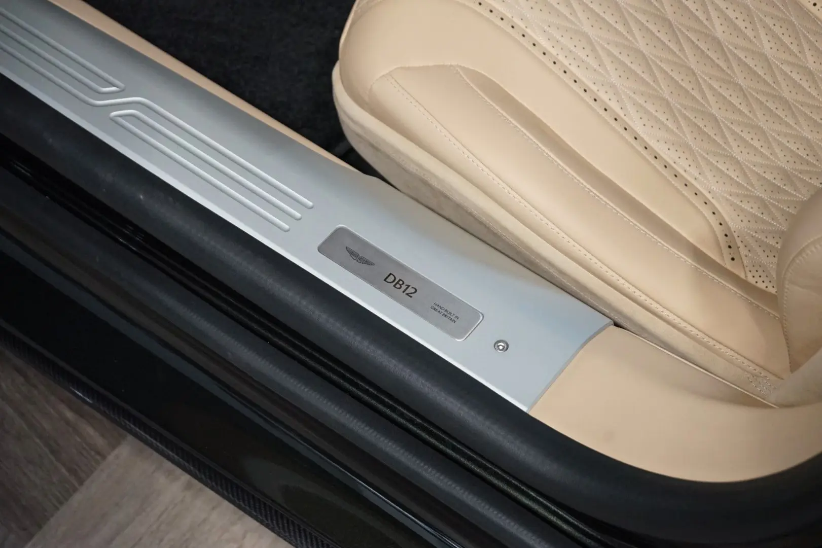 DB12 500kW*V8*B&W*CERAMIC*CARBON*203.967€ NETTO