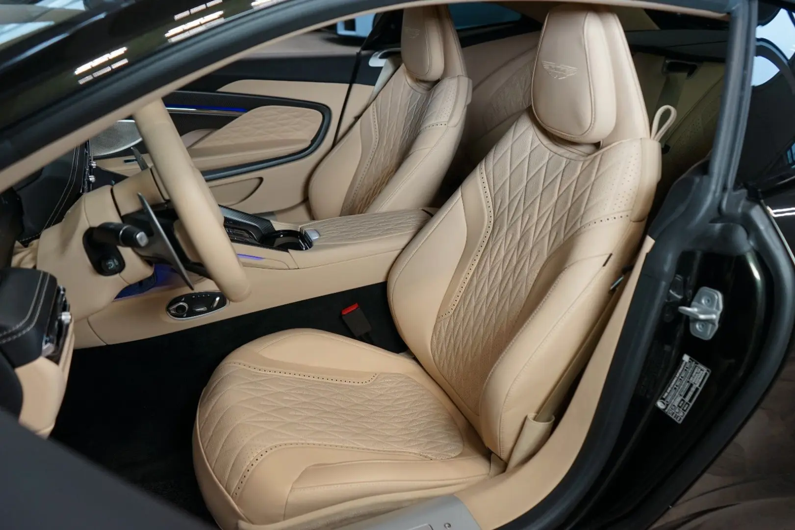 DB12 500kW*V8*B&W*CERAMIC*CARBON*203.967€ NETTO