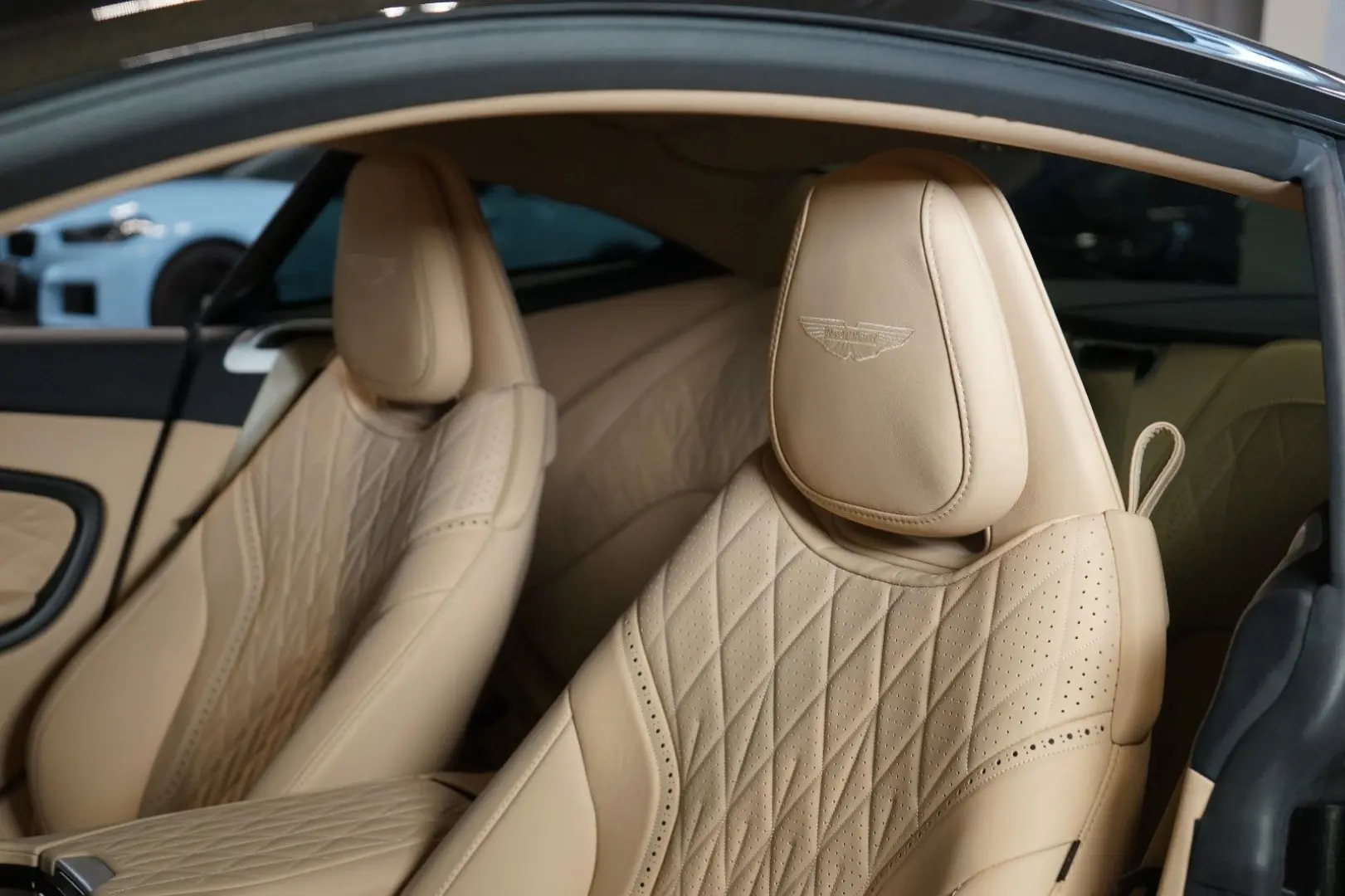 DB12 500kW*V8*B&W*CERAMIC*CARBON*203.967€ NETTO