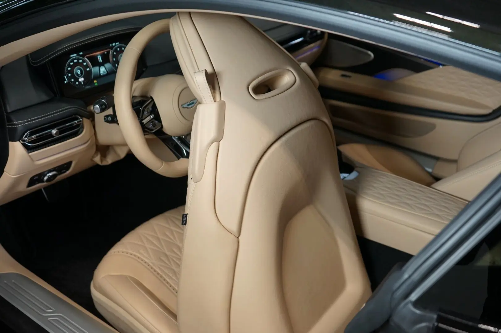 DB12 500kW*V8*B&W*CERAMIC*CARBON*203.967€ NETTO