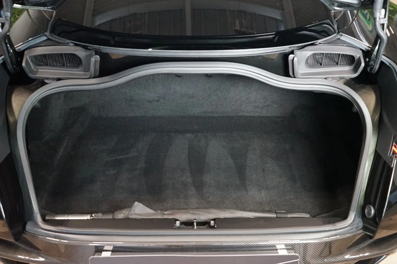 DB12 500kW*V8*B&W*CERAMIC*CARBON*203.967€ NETTO
