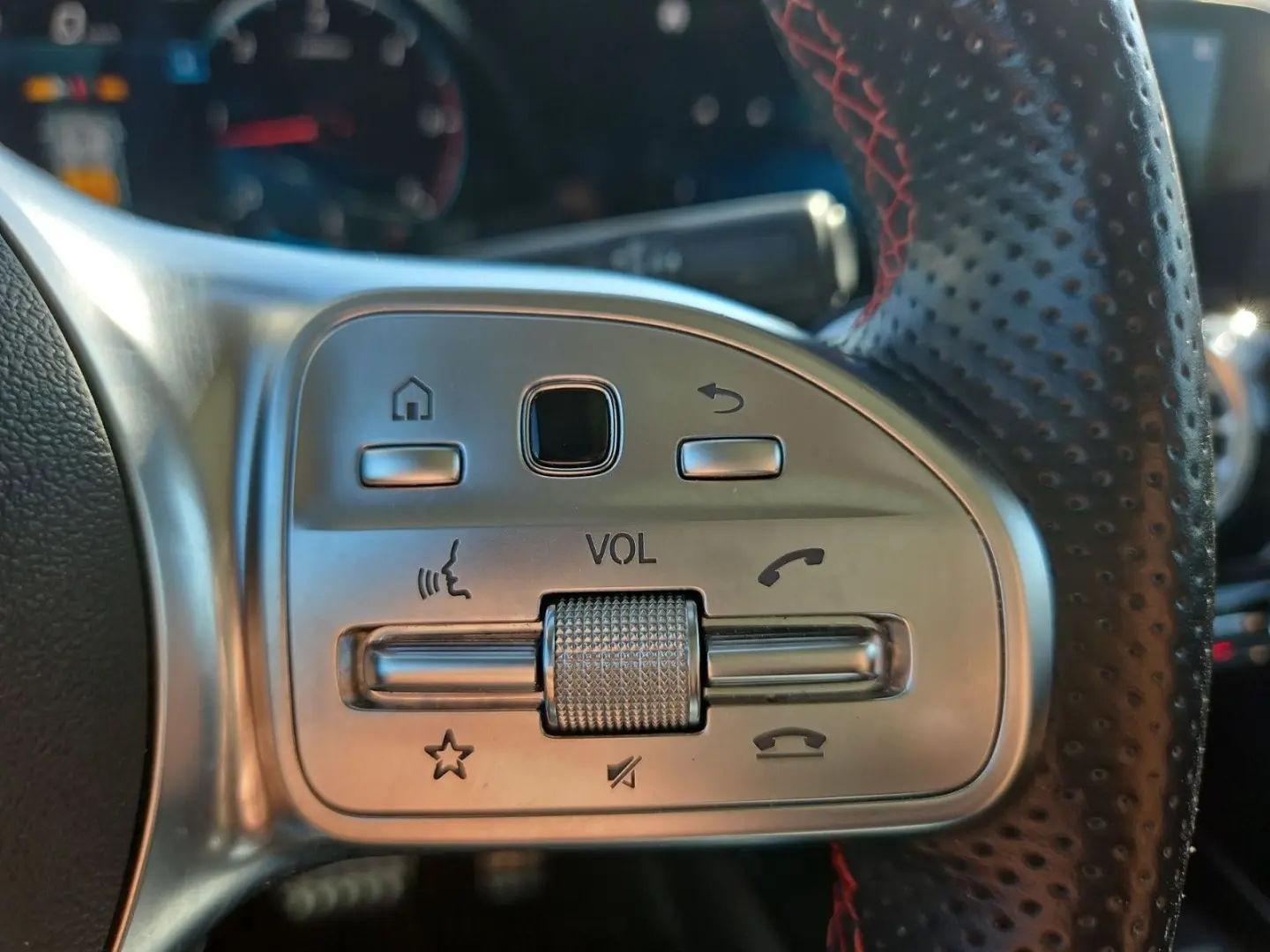 GLA 220d 4Matic AMG-Line/NAVI/DAB/Multibeam-LED