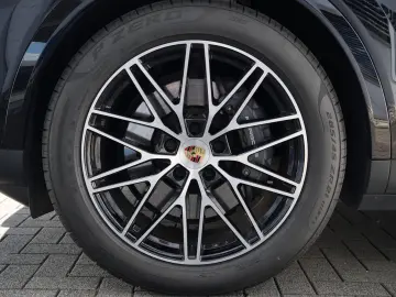 Porsche E-Hybrid