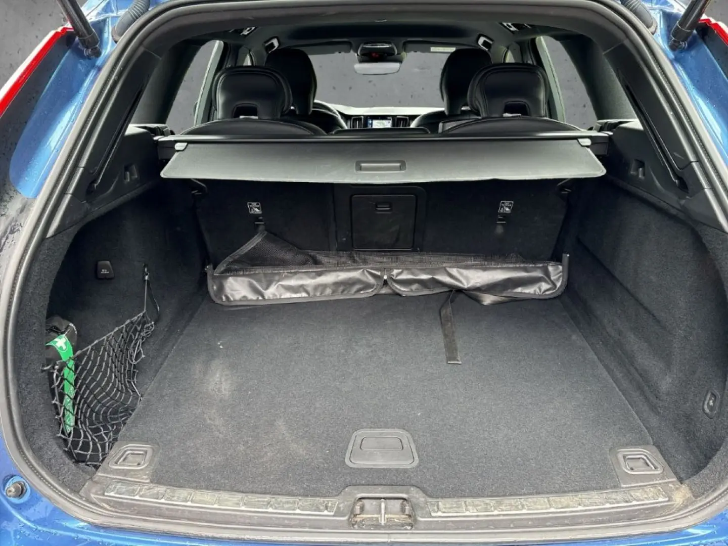 XC60 B4 2WD R-Design Navi AHK Xenium LED