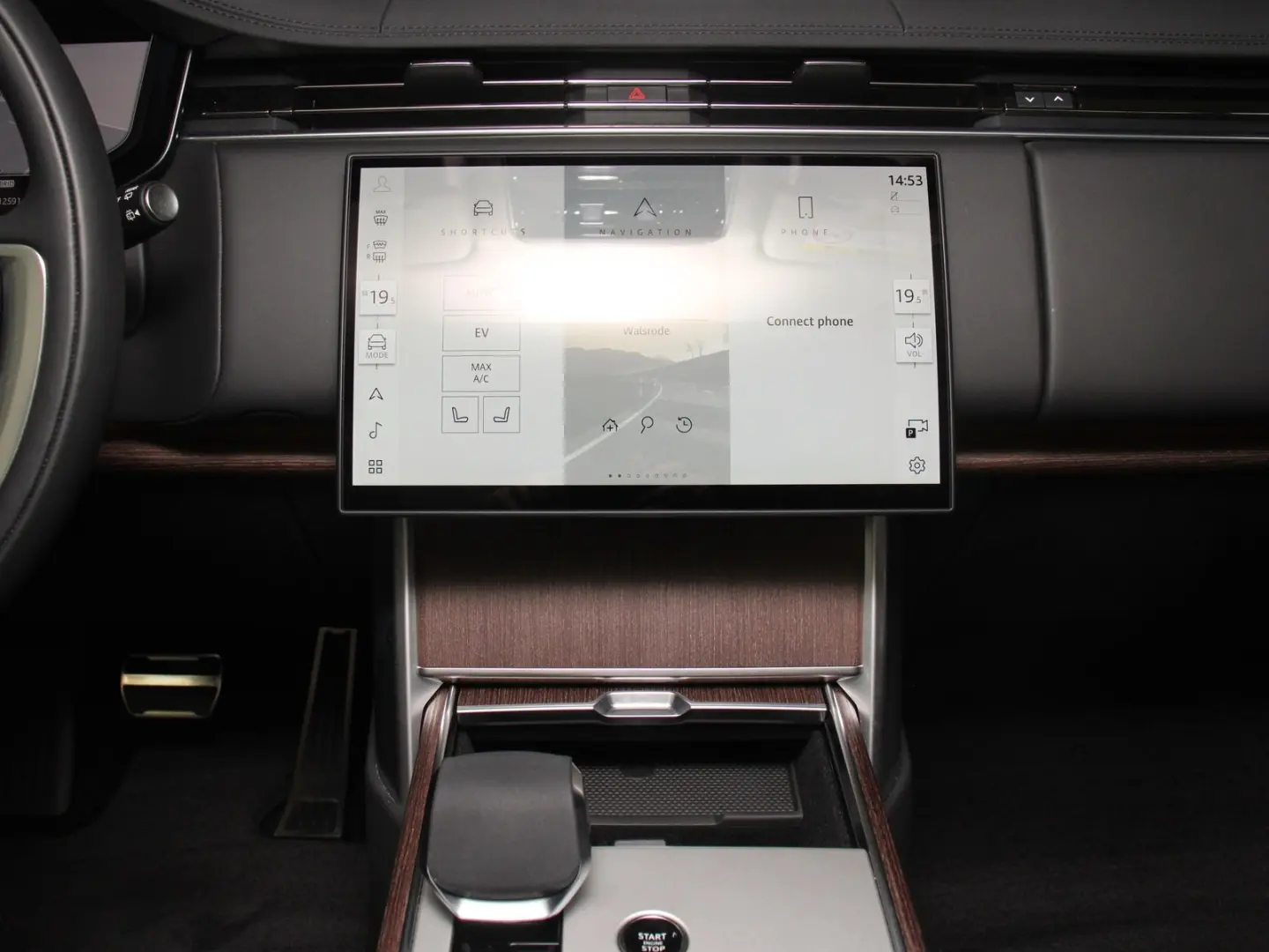 Range Rover P460e Hybrid SE SWB AHK Pano HUD Sha