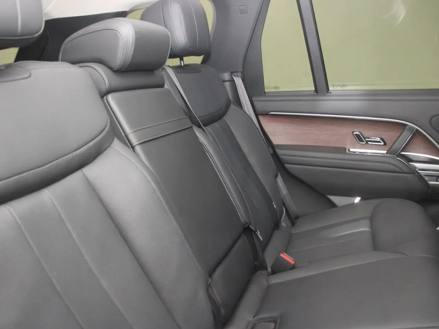 Range Rover P460e Hybrid SE SWB AHK Pano HUD Sha
