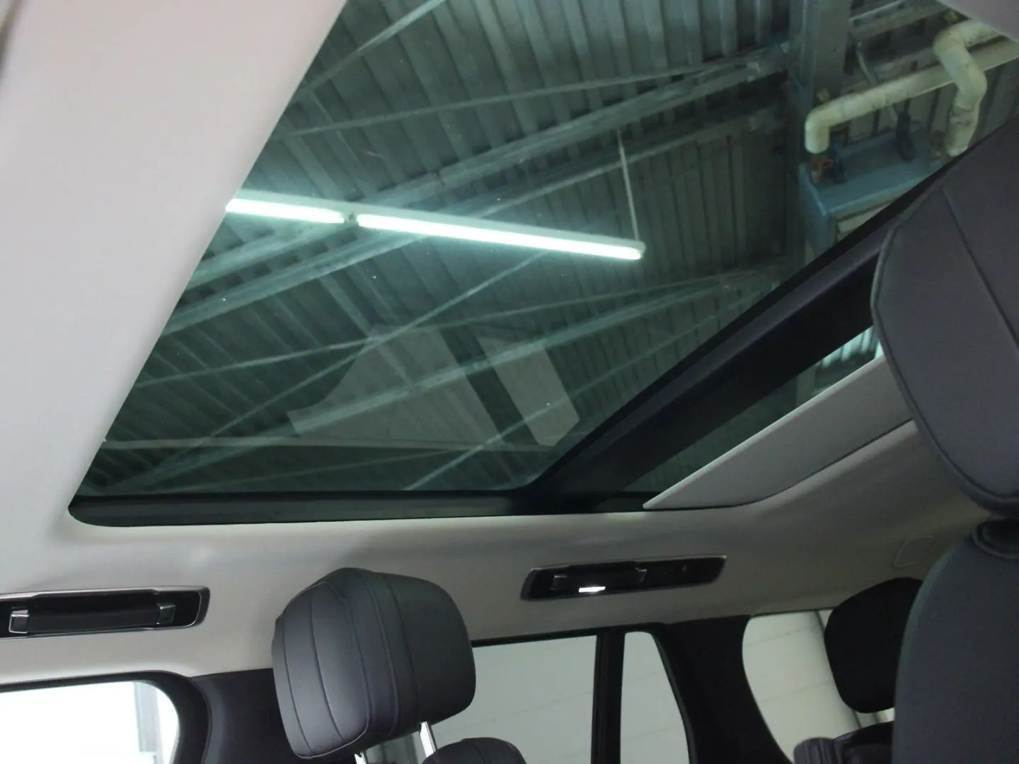 Range Rover P460e Hybrid SE SWB AHK Pano HUD Sha