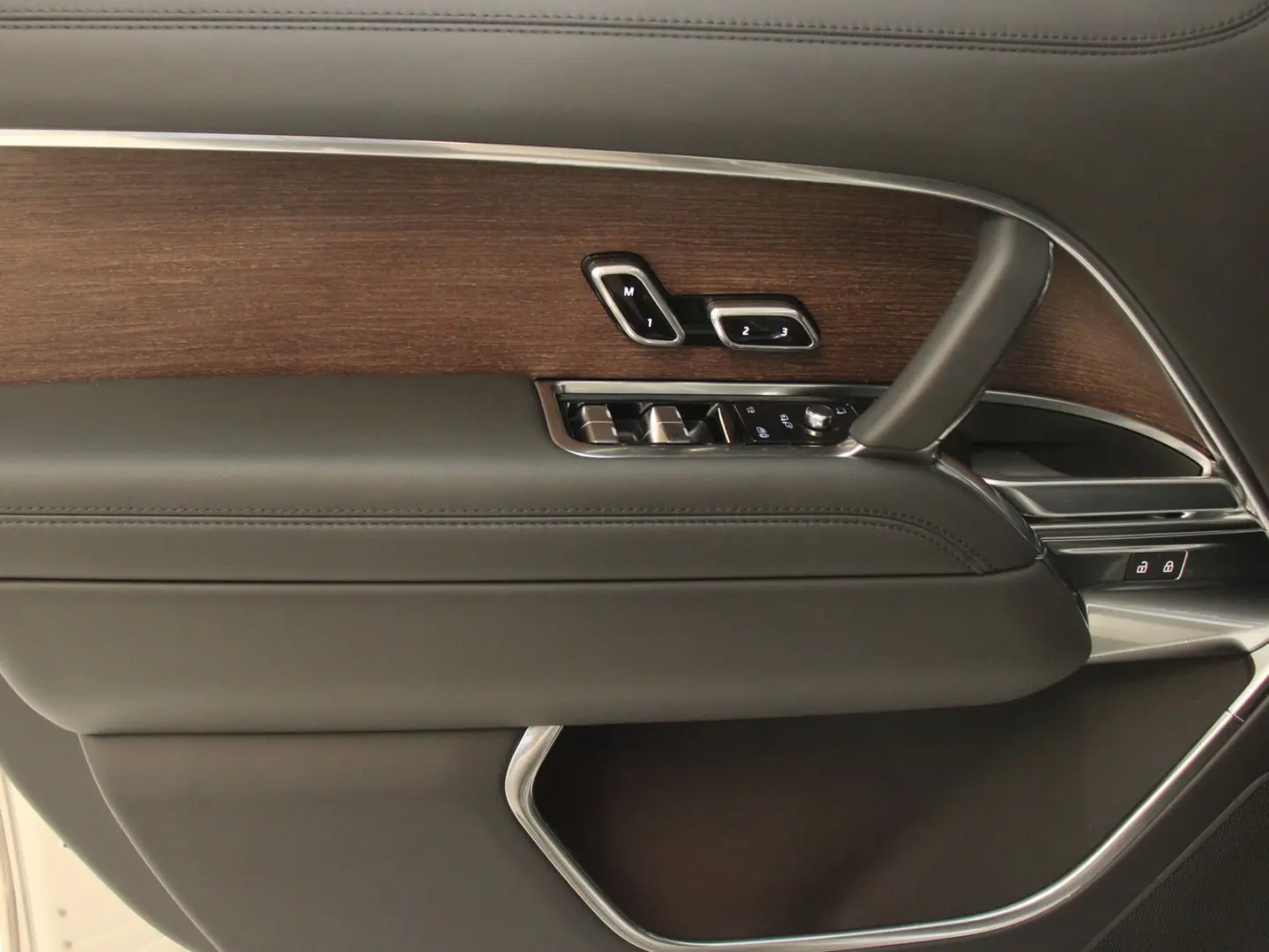 Range Rover P460e Hybrid SE SWB AHK Pano HUD Sha