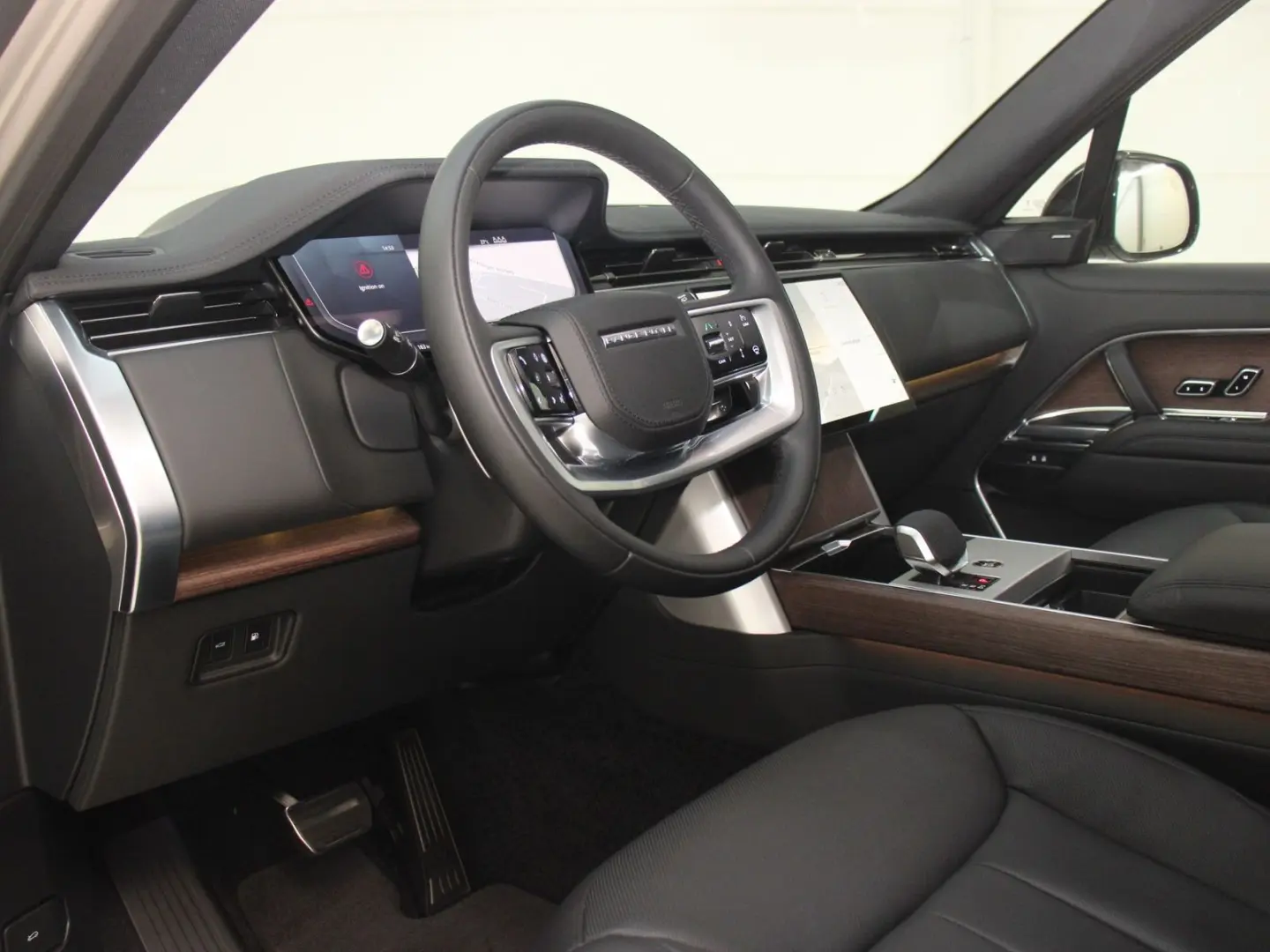 Range Rover P460e Hybrid SE SWB AHK Pano HUD Sha