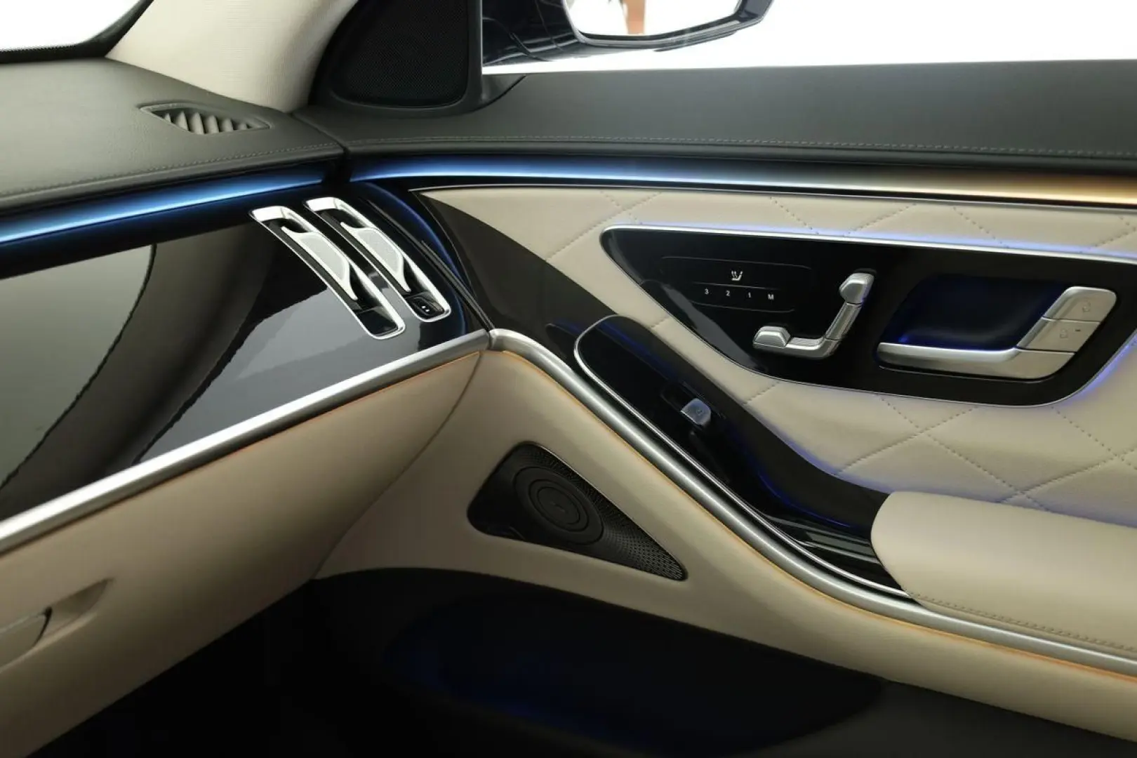 S 580 lang AMG DIGITAL Pano HUD HighEndFond 21