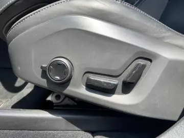 XC60 R-Design, T8 AWD Plug-in Hybrid, Voll-LED,