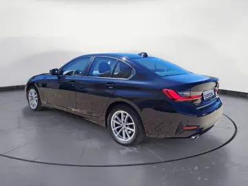 320i xDrive Advantage