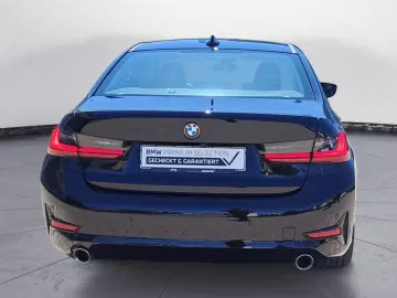 320i xDrive Advantage