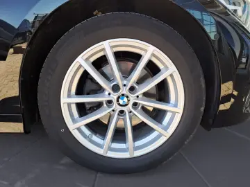 320i xDrive Advantage