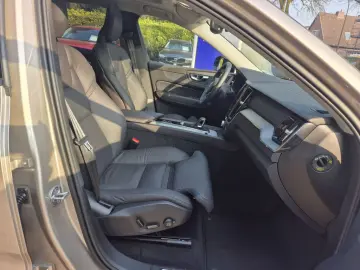 XC60 T8 AWD Recharge Plug-In Hybrid Ultra Dark