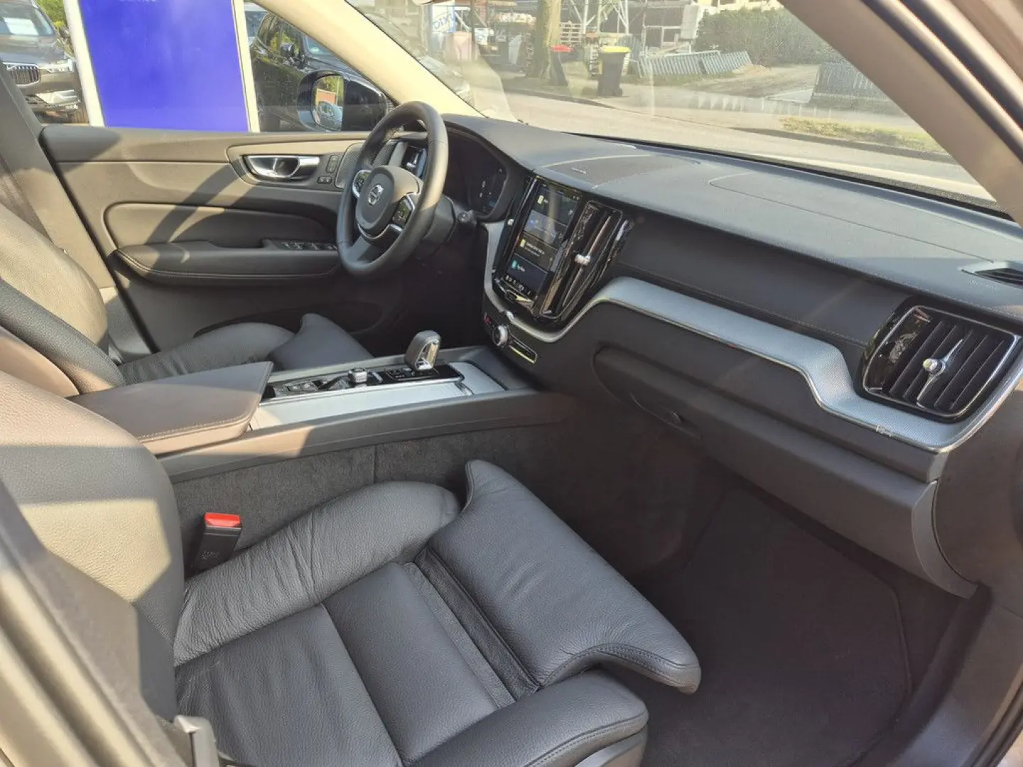 XC60 T8 AWD Recharge Plug-In Hybrid Ultra Dark