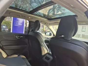 XC60 T8 AWD Recharge Plug-In Hybrid Ultra Dark