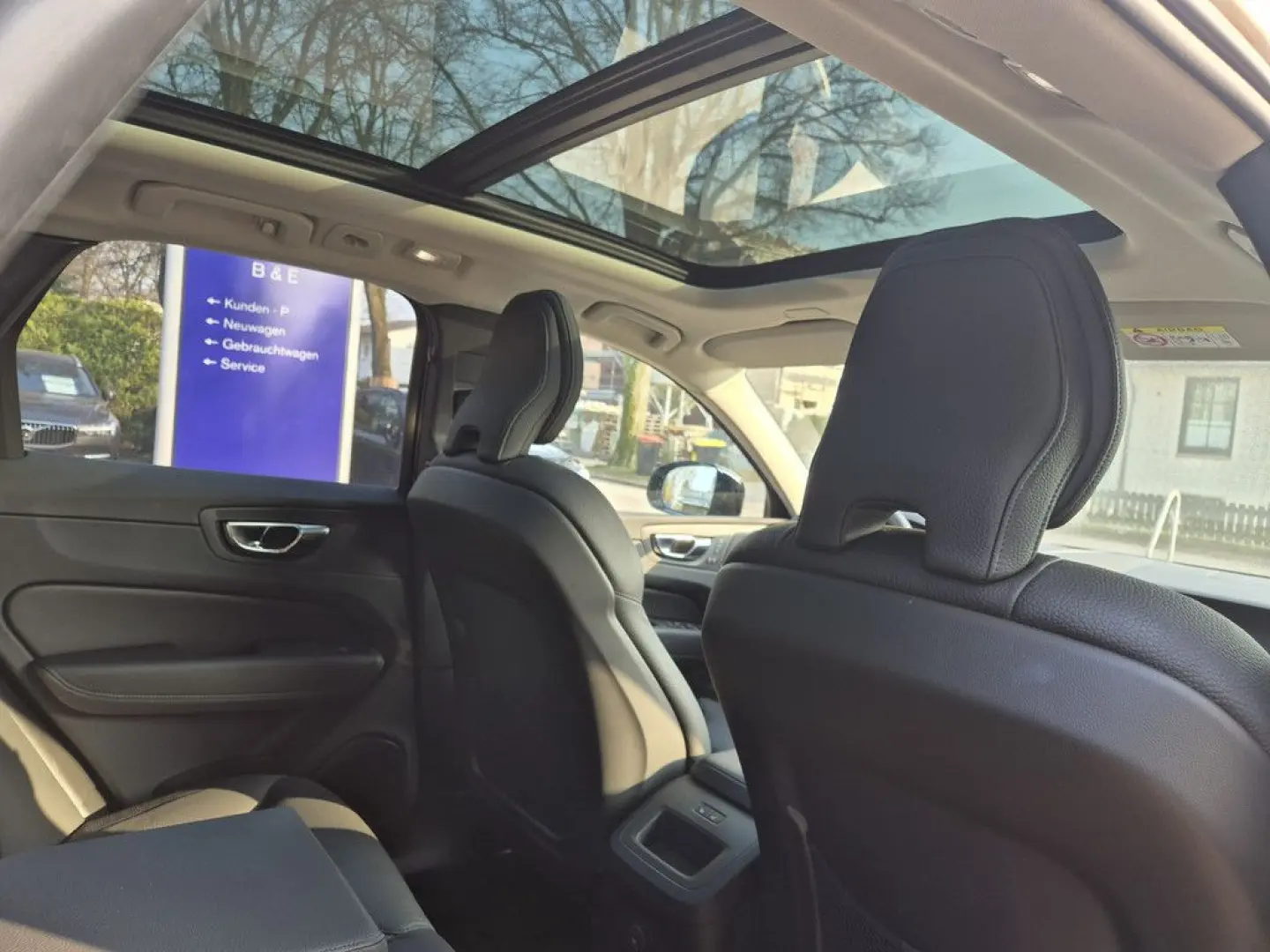 XC60 T8 AWD Recharge Plug-In Hybrid Ultra Dark