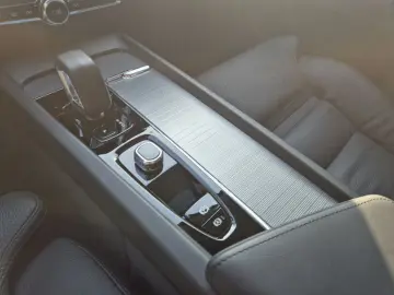 XC60 T8 AWD Recharge Plug-In Hybrid Ultra Dark