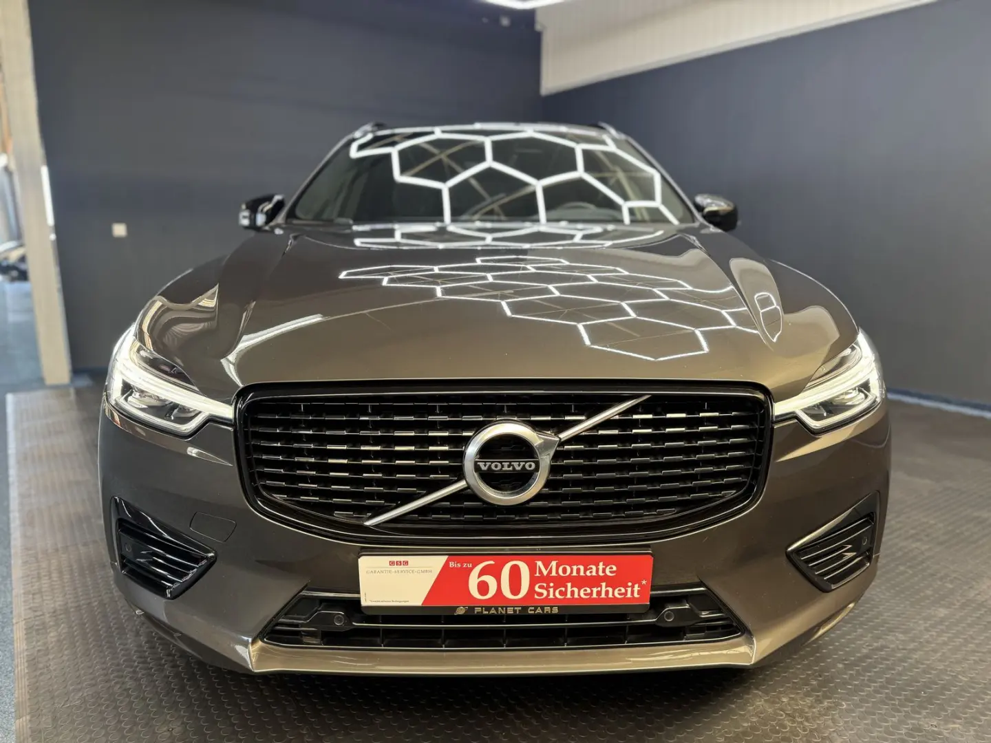 XC60 T6 R Design Recharge Plug-In Hybrid AWD