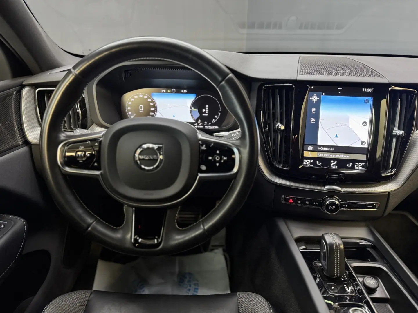 XC60 T6 R Design Recharge Plug-In Hybrid AWD