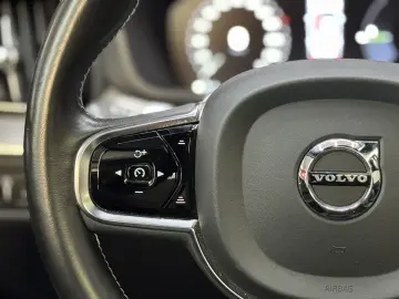 XC60 T6 R Design Recharge Plug-In Hybrid AWD