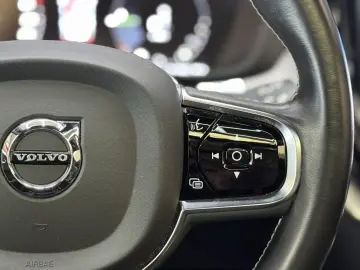 XC60 T6 R Design Recharge Plug-In Hybrid AWD