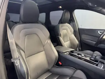 XC60 T6 R Design Recharge Plug-In Hybrid AWD