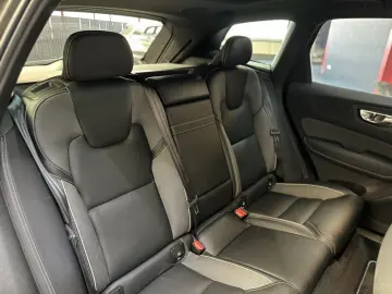 XC60 T6 R Design Recharge Plug-In Hybrid AWD
