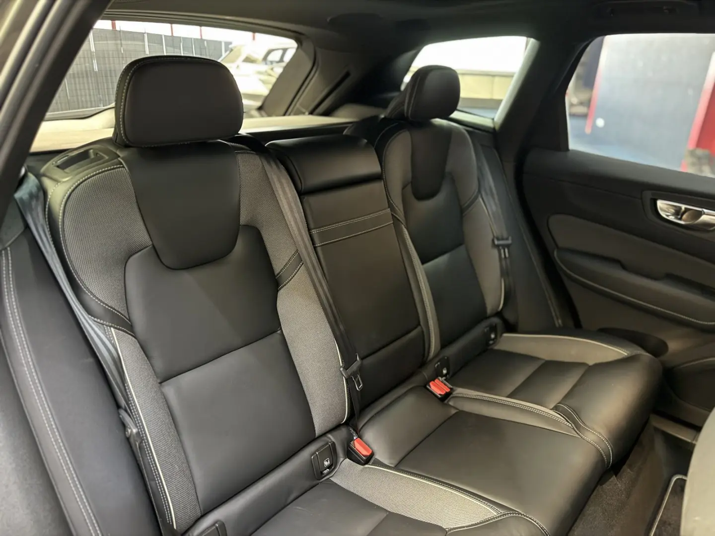 XC60 T6 R Design Recharge Plug-In Hybrid AWD