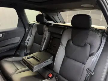 XC60 T6 R Design Recharge Plug-In Hybrid AWD
