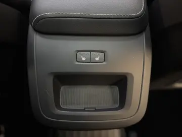 XC60 T6 R Design Recharge Plug-In Hybrid AWD