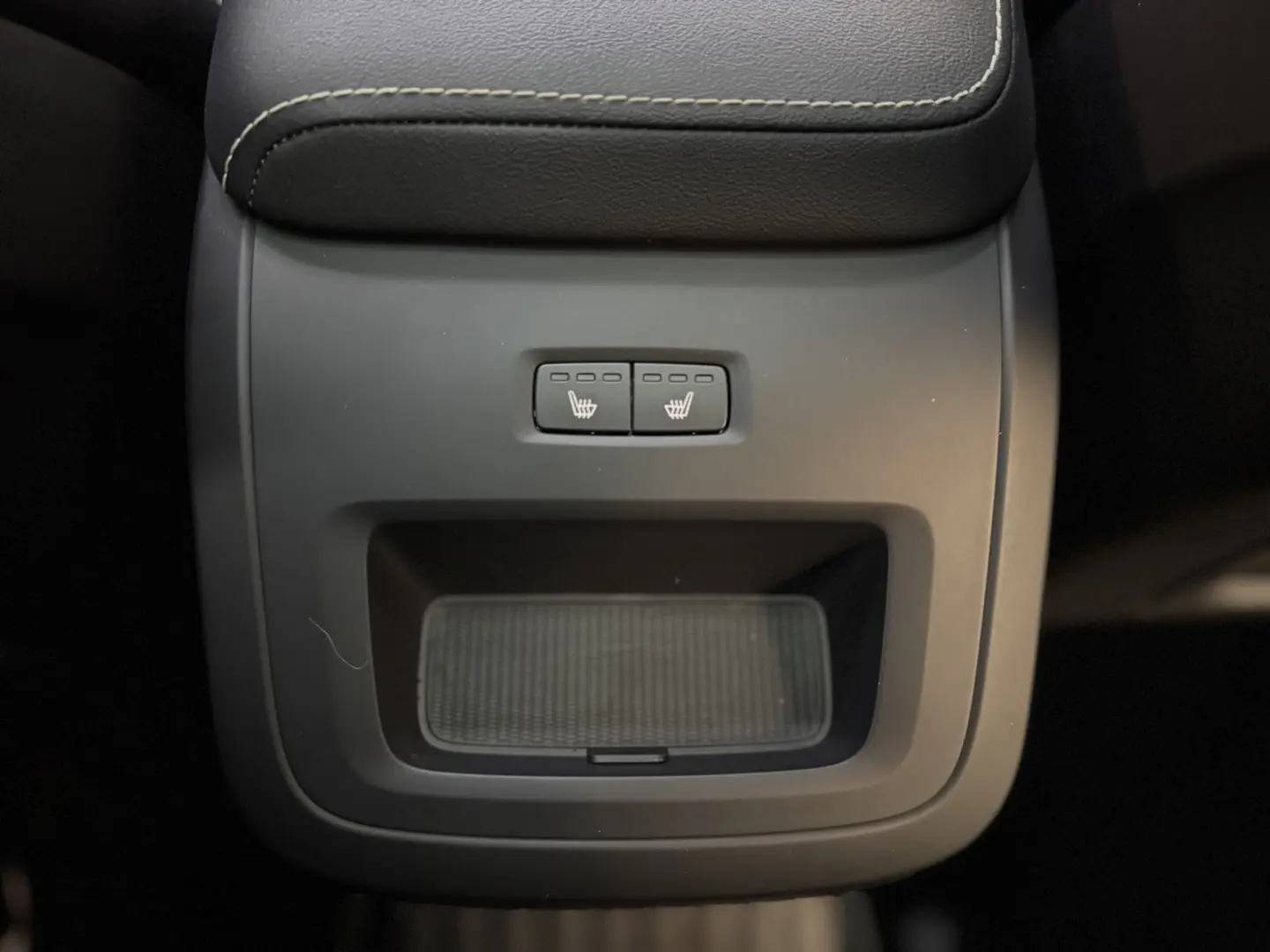 XC60 T6 R Design Recharge Plug-In Hybrid AWD
