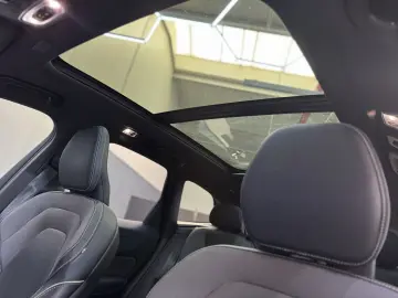 XC60 T6 R Design Recharge Plug-In Hybrid AWD