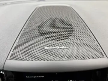 XC60 T6 R Design Recharge Plug-In Hybrid AWD
