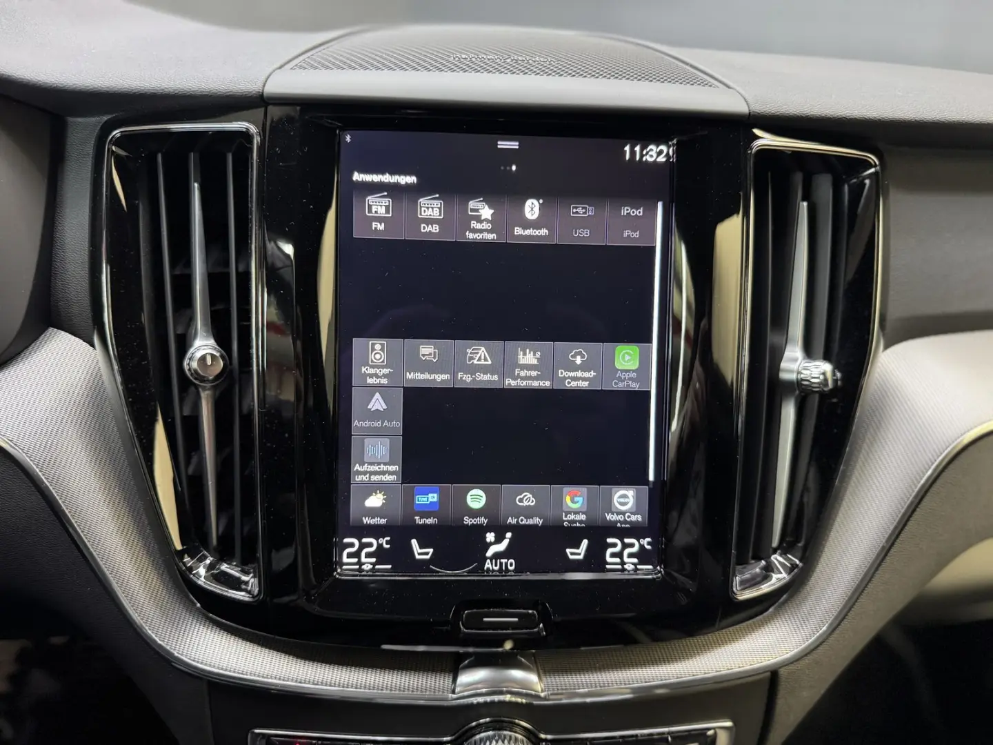 XC60 T6 R Design Recharge Plug-In Hybrid AWD
