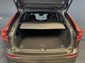 XC60 T6 R Design Recharge Plug-In Hybrid AWD