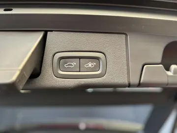 XC60 T6 R Design Recharge Plug-In Hybrid AWD