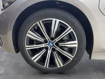 330e xDrive