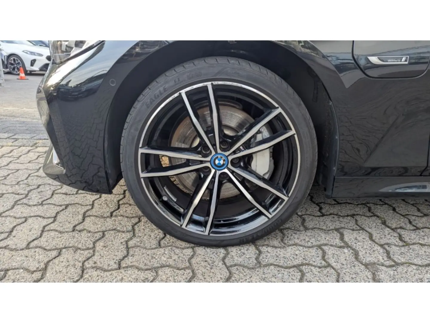 330 e xDrive