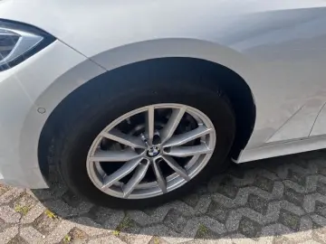 330 d xDrive Advantage