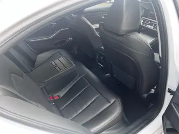 330 d xDrive Advantage