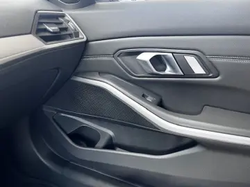 330 d xDrive Advantage