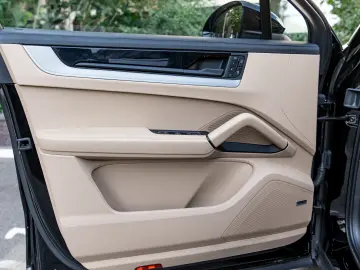 Porsche Cayenne e Hybrid SUV