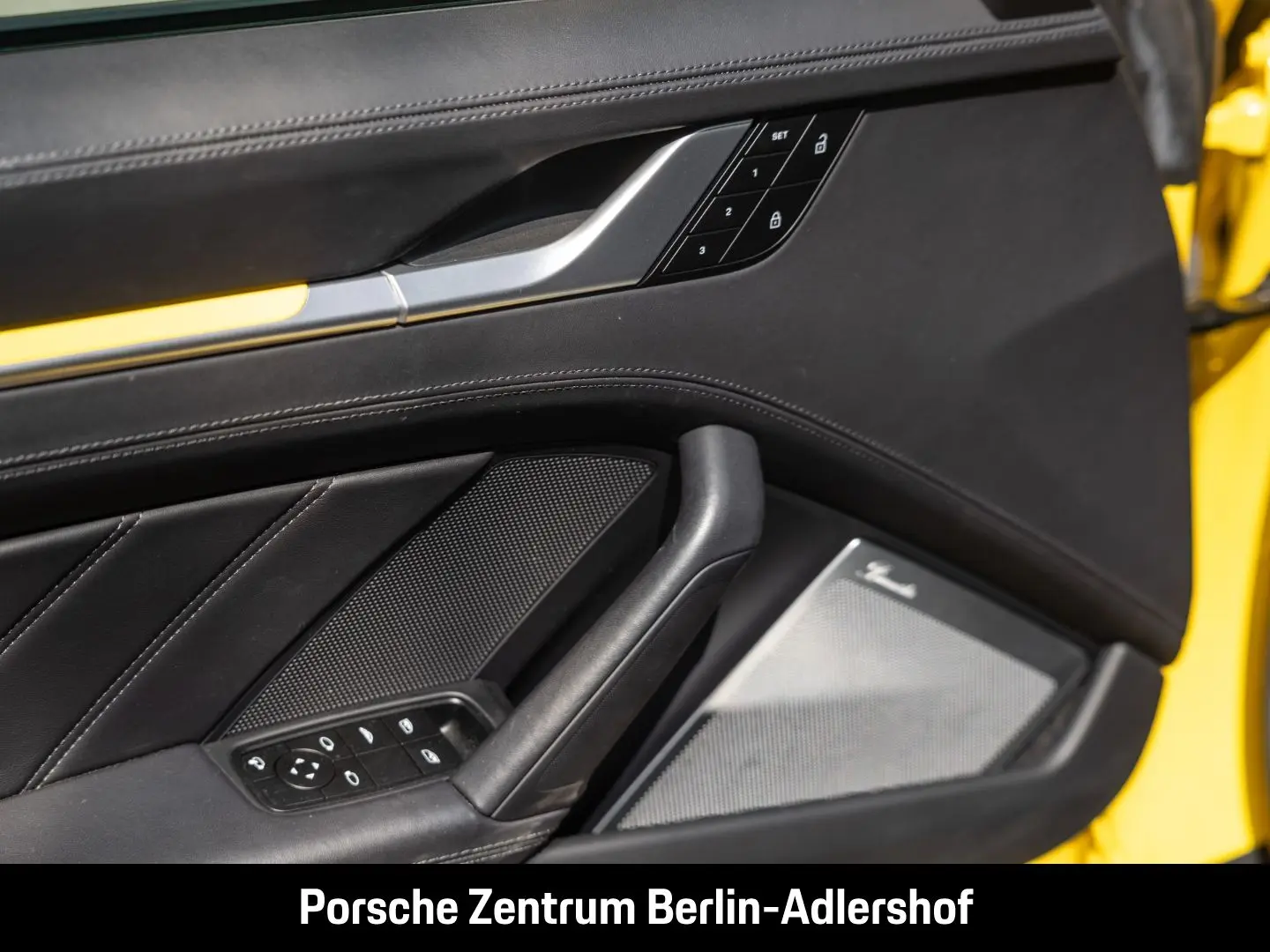 Porsche 992 911 Turbo Cabriolet Burmester