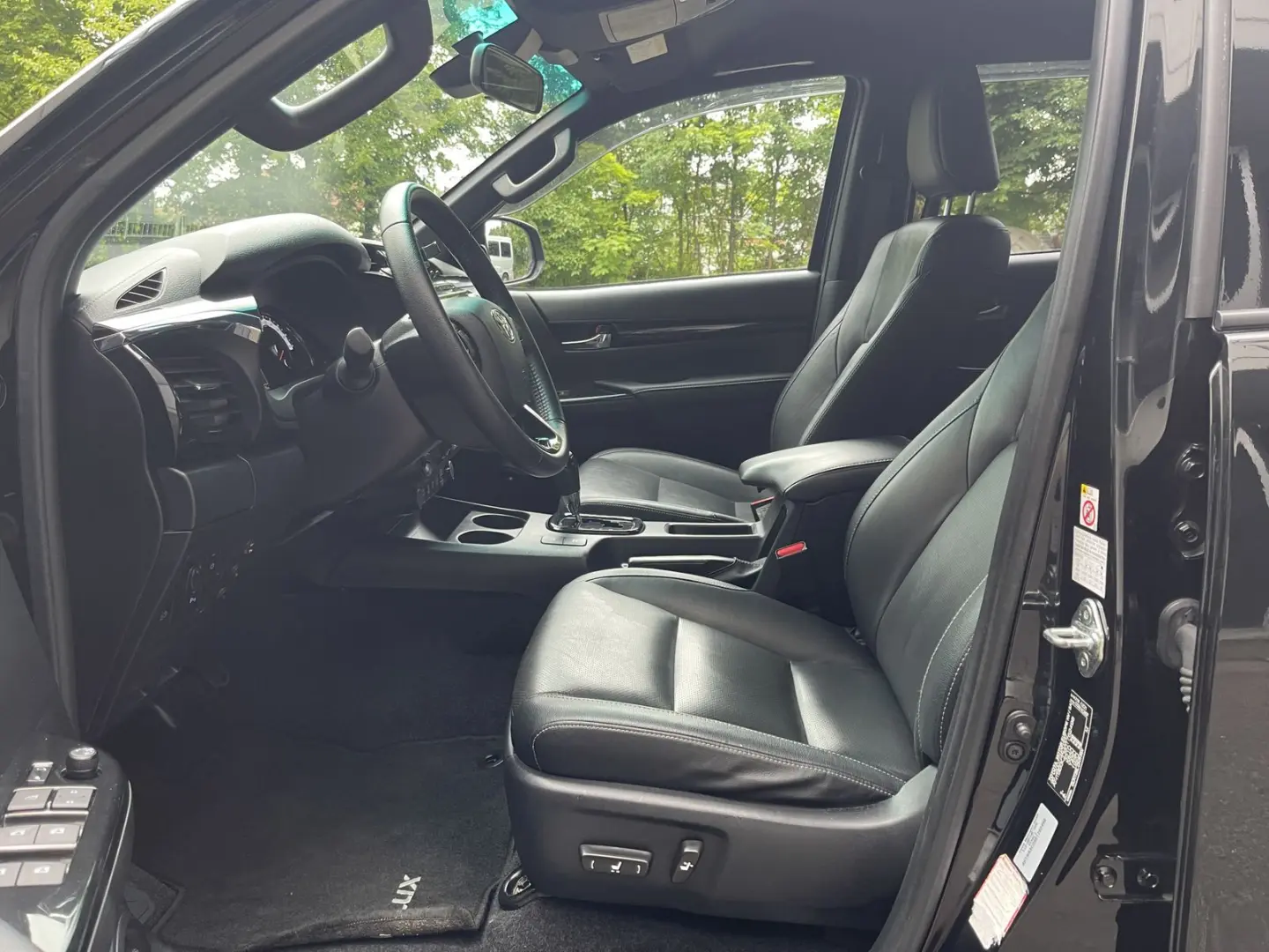 Hilux Double Cab Duty 4x4 LED Navi Kamera AHK