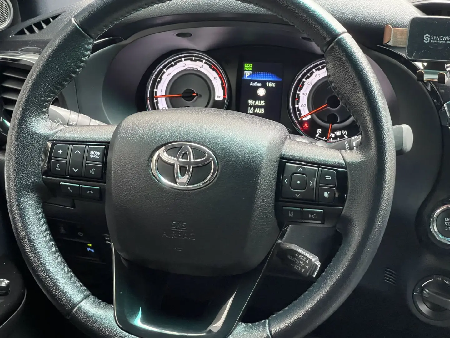 Hilux Double Cab Duty 4x4 LED Navi Kamera AHK