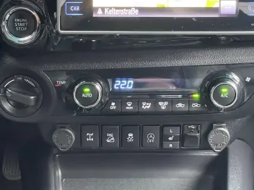 Hilux Double Cab Duty 4x4 LED Navi Kamera AHK