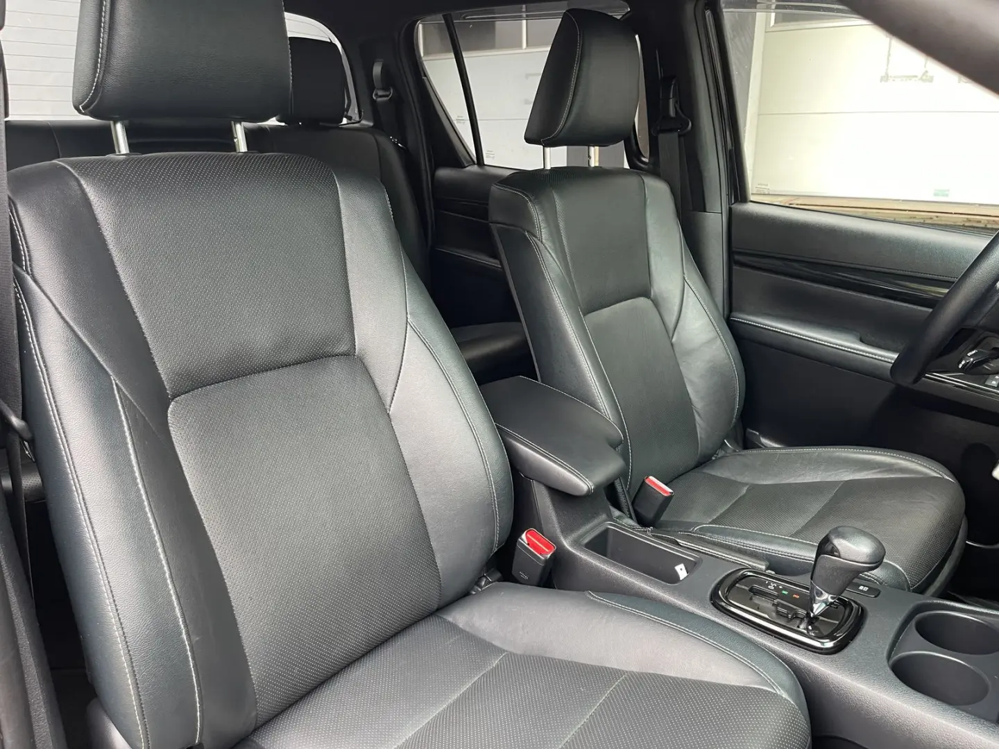 Hilux Double Cab Duty 4x4 LED Navi Kamera AHK