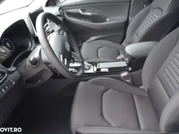 HYUNDAI i30 FASTBACK 1.5T-GDi M-Hybrid HIGHWAY